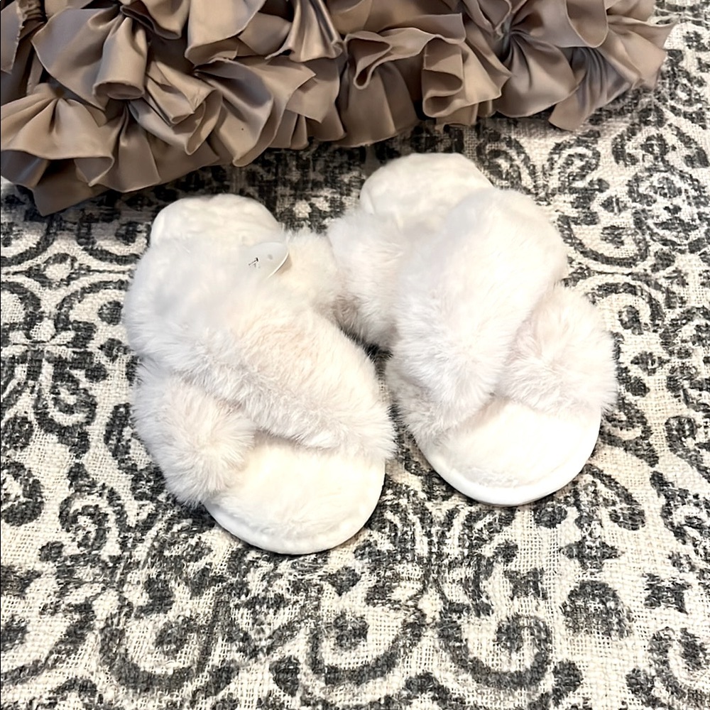Fuzzy Slippers Cream Neutral Crisscross Slide Slip On by Tru Spa Sz 6-8